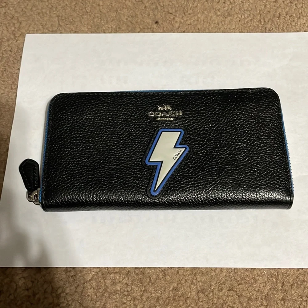 Coach Wallet - Picture 1 of 10